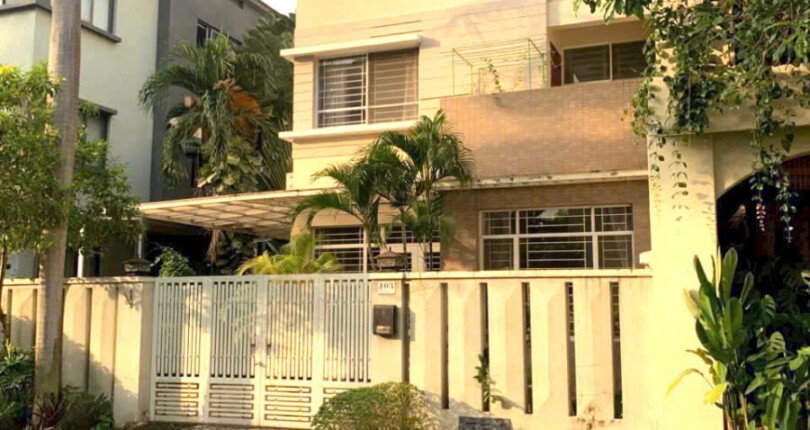 hinh anh biet thu san vuon ben hong 810x430 - Giá mua bán nhà Biệt thự nguyên căn khu phố Mỹ Hoàng Quận 7 T1/2025