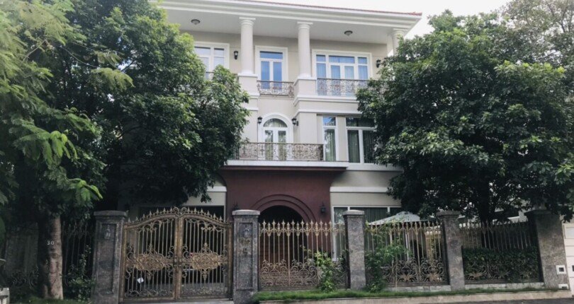 hinh anh cho thue nha biet thu 218 pham thai buong quan 7 t1 2025 810x430 - Giá cho thuê nhà Biệt thự nguyên căn làm trường học, cafe, nhà hàng số 218 Phạm Thái Bường Quận 7 T1/2025