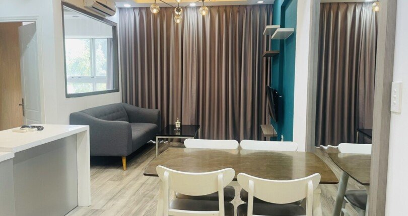 hinh anh phong khach can ho ban 3 810x430 - Bán căn hộ 70m2, chung cư Scenic Valley 1, 02pn, giá 5,2tỷ, nhà đang trống xem nhà dễ.