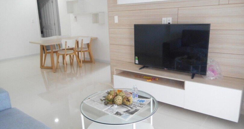 hinh anh phong khach can ho can ban 1 810x430 - Cần bán căn hộ chung cư Scenic Valley 1, 77m2, căn góc, giá 5.7 tỷ , nội thất căn hộ đầy đủ, xem nhà dễ.