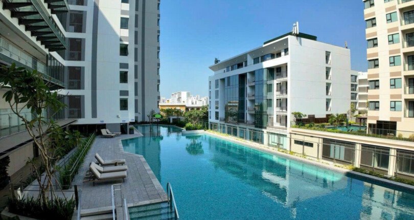 ho boi noi khu the horizon q7 810x430 - Giá mua bán căn hộ 3 phòng ngủ chung cư The Horizon Quận 7 T1/2025