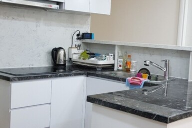 khong gian bep can ho ban 1 385x258 - Giá mua bán căn hộ 2 phòng ngủ block A chung cư Scenic Valley 2 Quận 7 T1/2025