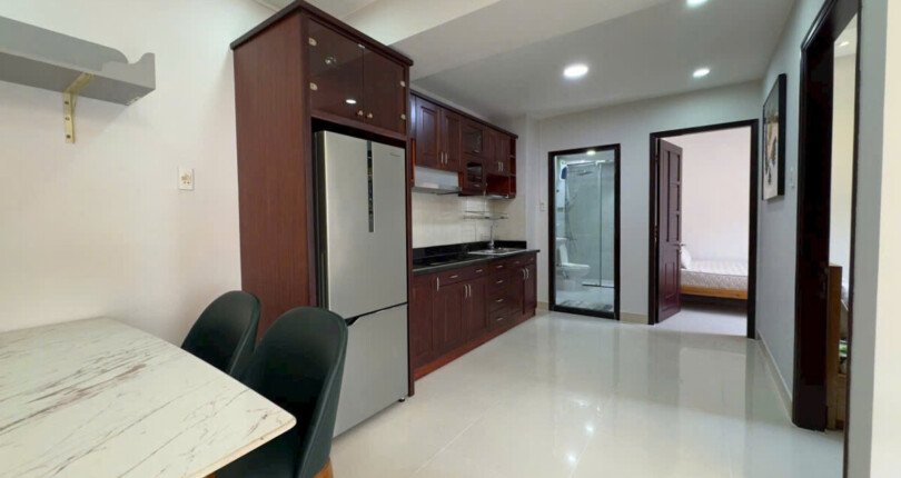 khong gian bep rong rai 10 810x430 - Giá mua bán căn hộ 2 phòng ngủ chung cư Hưng Vượng 2 Quận 7 T1/2025
