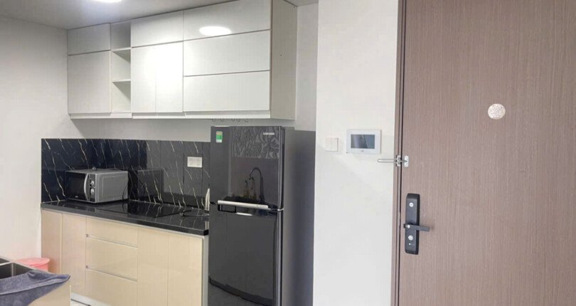 khong gian bep rong rai 7 810x430 - Giá mua bán căn hộ 2 phòng ngủ chung cư Cardinal Court Quận 7 T1/2025
