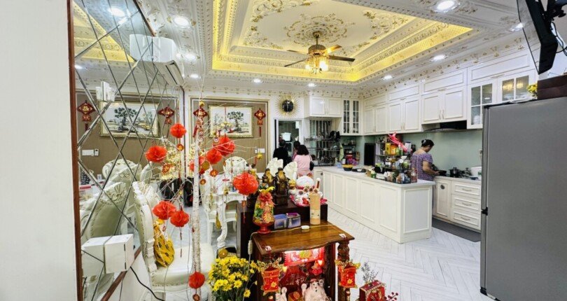 khong gian phong an va bep rong rai 2 810x430 - Giá mua bán nhà Biệt thự nguyên căn Đường N3 Khu dân cư Jamona Golden Silk Quận 7 T1/2025