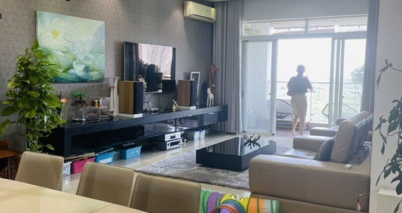 khong gian phong an va phong khach 810x430 - Giá mua bán căn hộ 3 phòng ngủ block C chung cư Riverside Residence Quận 7 T1/2025