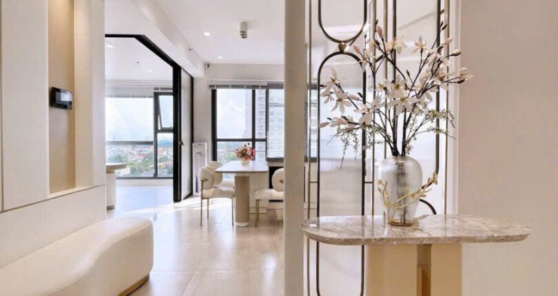 khong gian phong khach can ho ban 1 810x430 - Giá mua bán căn hộ 2 phòng ngủ chung cư The Antonia Phú Mỹ Hưng Quận 7 T1/2025