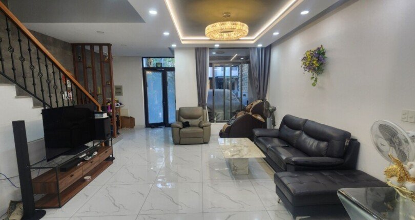khong gian phong khach tang tret 1 810x430 - Giá mua bán nhà Biệt thự nguyên căn Đường số 5 kdc Lavila giai đoạn 1 Nhà Bè T1/2025