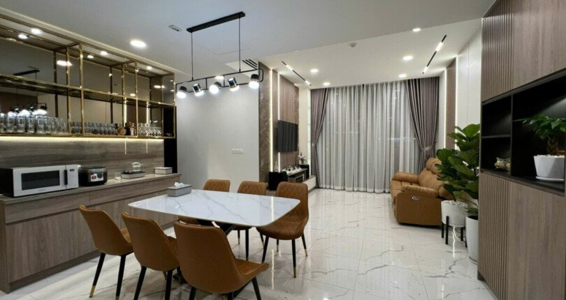 khong gian phong khach va phong an 810x430 - Bán căn hộ 2pn diện tích 94m2, căn góc chung cư Empire City giá 12,8 tỷ