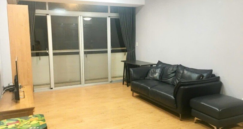 phong khach can ho ban 21 810x430 - Giá mua bán căn hộ 3 phòng ngủ - 136m2 chung cư Garden Court 2 Quận 7 T1/2025