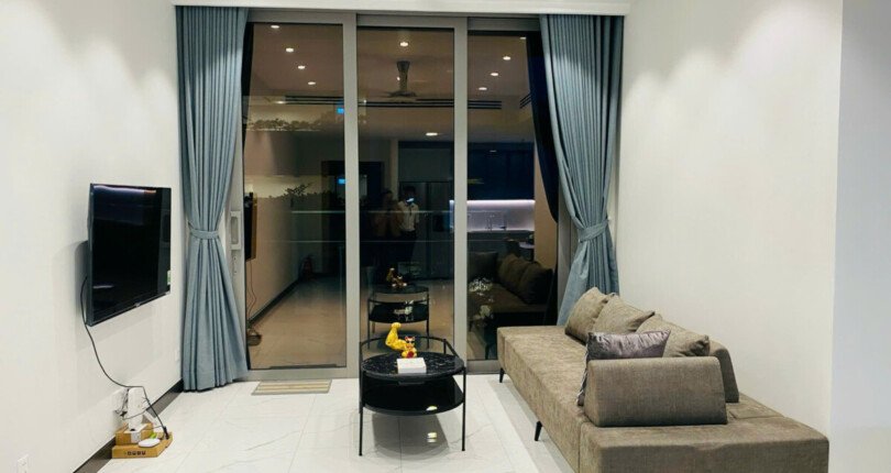 phong khach can ho ban 4 810x430 - Bán gấp căn hộ 2 phòng ngủ chung cư Empire City Thủ Thiêm, có sẵn hdt 32tr/tháng