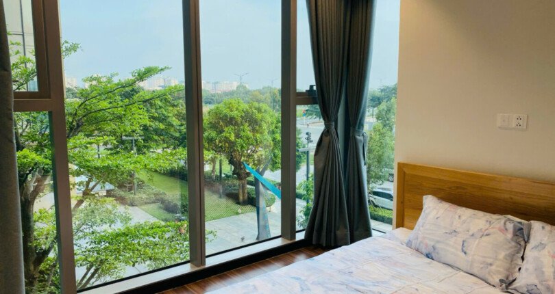 phong ngu can ho ban 810x430 - Bán gấp căn hộ 2 phòng ngủ chung cư Empire City Thủ Thiêm, có sẵn hdt 32tr/tháng