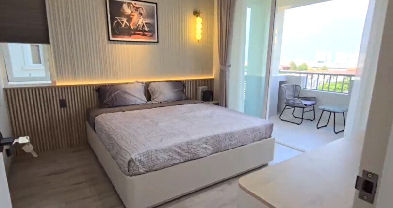 phong ngu co ban cong rong rai 810x430 - Giá mua bán căn hộ 3 phòng ngủ Block A chung cư Cảnh Viên 1 Quận 7 T1/2025