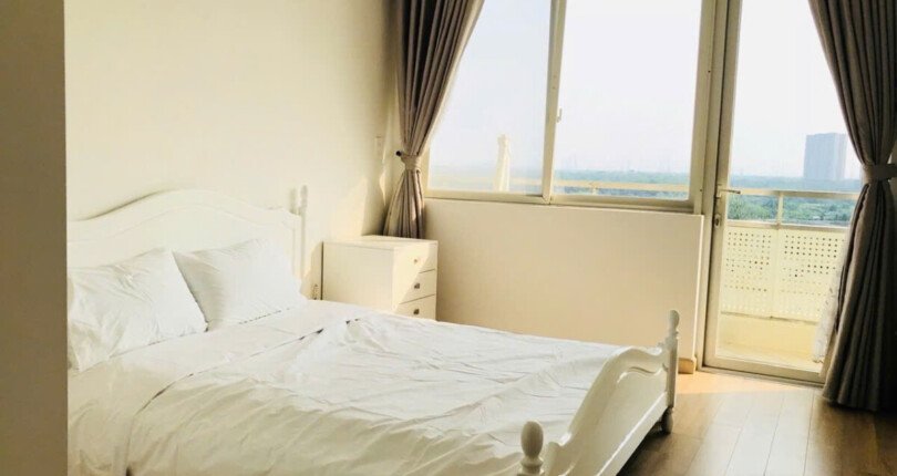 phong ngu nho co ban cong 810x430 - Giá mua bán căn hộ 3 phòng ngủ Block 3b chung cư Grand View C Quận 7 T1/2025