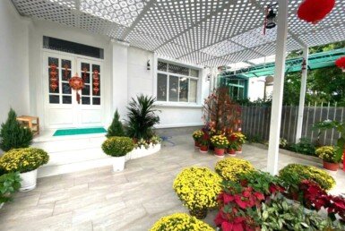 san-vuon-truoc-nha-biet-thu-ban