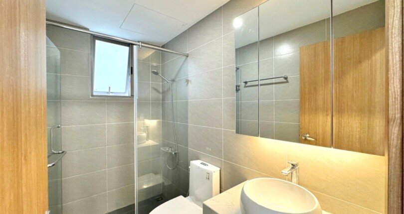 toilet phong khach 810x430 - Giá mua bán căn hộ 3 phòng ngủ Block D view biệt thự chung cư Hưng Phúc Happy Residence Quận 7 T1/2025