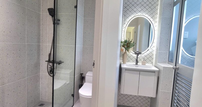 toilet sang trong 810x430 - Giá mua bán căn hộ 3 phòng ngủ Block 2A chung cư Sky Garden 2 Quận 7 T1/2025