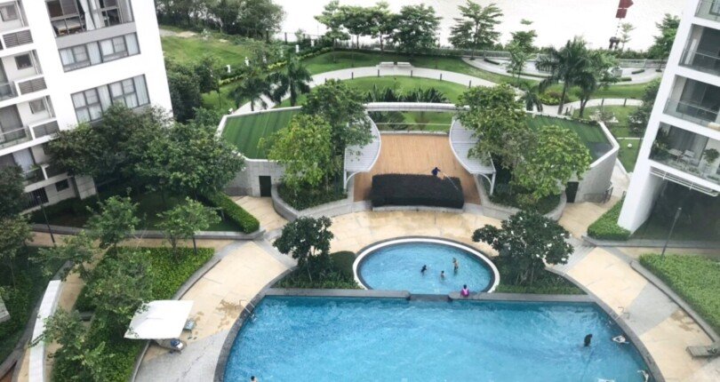 view ban cong can ho ban 810x430 - Duy nhất bán căn hộ Riverpark Premier, 130m2, view sông và hồ bơi giá 14,5 tỷ
