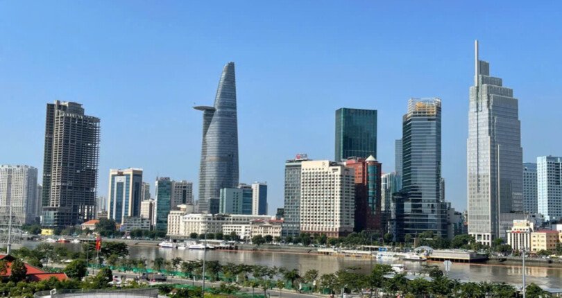 view can ho truc dien song sai gon va trung tam quan 1 810x430 - Giá mua bán căn hộ 2 phòng ngủ Tháp The Opera chung cư Metropole Thủ Thiêm T1/2025