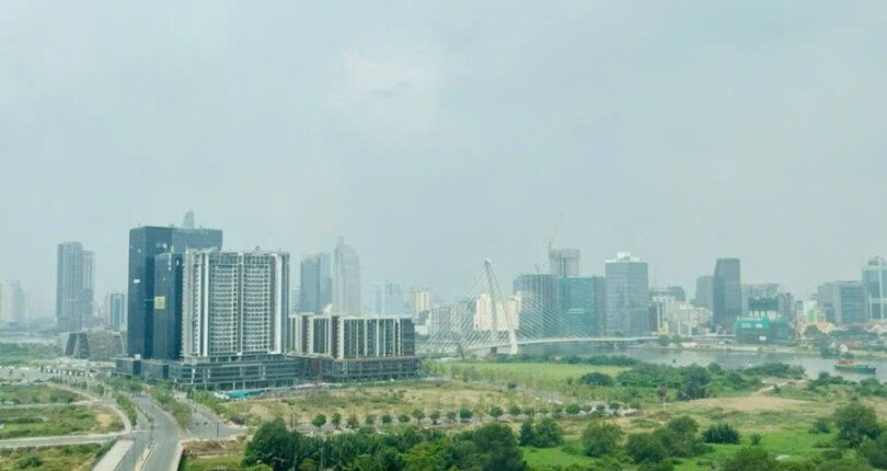 view phong khach can ho ban 810x430 - Giá mua bán căn hộ 2 phòng ngủ tầng 9 Tháp Hudson chung cư The River Thủ Thiêm T1/2025