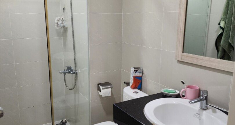 wc can ho ban 5 810x430 - Cần bán căn hộ chung cư Scenic Valley 1, 77m2, căn góc, giá 5.7 tỷ , nội thất căn hộ đầy đủ, xem nhà dễ.