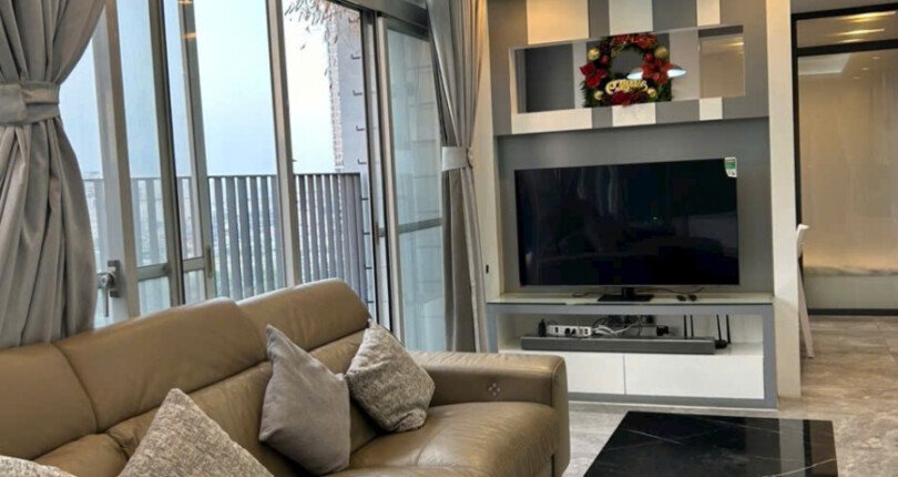 z6189495794657 d78716c509d0b1b68a7896dacafa3baf 810x430 - Cho thuê Penthouse Star Hill Block E Tầng 14 230m 4 phòng giá 3000usd