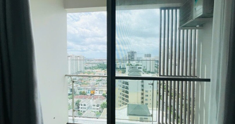 ban cong phong khach can ho ban 810x430 - Giá mua bán căn hộ 2pn số 06 Block A Chung cư Midtown m5 Phú Mỹ Hưng Quận 7 T2/2025