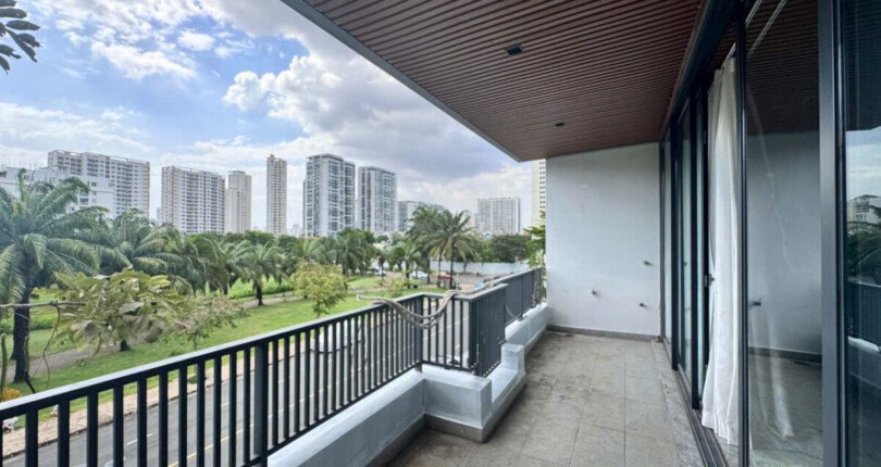 ban cong phong ngu 810x430 - Giá mua bán nhà Biệt thự nguyên căn số 75 Nội khu Mỹ Thái 1C Quận 7 T2/2025