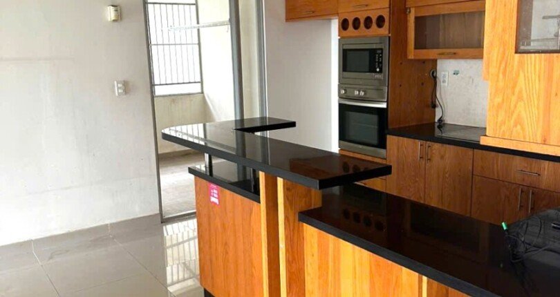 bep can ho ban 13 810x430 - Giá mua bán căn hộ 3pn kiểu DC1 chung cư Garden Plaza 1 Quận 7 view Tôn Dật Tiên T2/2025