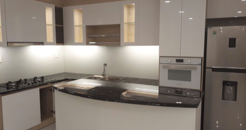 bep can ho ban 14 810x430 - Bán căn hộ chung cư Scenic Valley 1, diện tích 110m2, giá 8.2 tỷ, đầy đủ nội thất + 01 ô đậu xe ô tô.