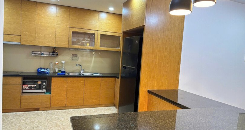 bep can ho ban 16 810x430 - Bán căn hộ chung cư Nam Phúc Le Jardin, 124m2, 03pn, giá 12 tỷ, view công viên, đầy đủ nội thất.