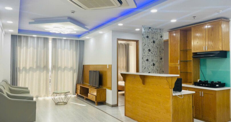 bep can ho ban 810x430 - Bán căn hộ tầng sân vườn chung cư Scenic Valley 2, diện tích 77m2 , giá 5.6 tỷ, đầy đủ nội thất, xem nhà dễ.