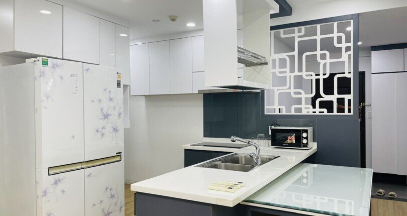 bep can ho cho thue 1 810x430 - Cho thuê căn hộ chung cư Scenic Valley 1, 02pn, giá 18tr/tháng, nội thất đầy đủ, xem nhà dễ.