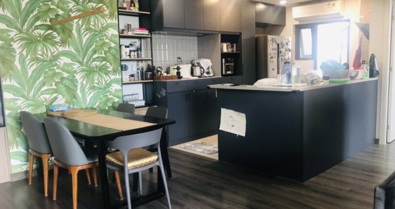 bep rong rai trong can ho ban 810x430 - Giá mua bán căn hộ Penthouse 4pn chung cư Nam Phúc Le Jardin Quận 7 T2/2025