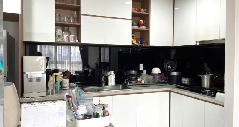 bep trong can ho ban 810x430 - Bán gấp căn hộ 3pn Block M-01 chung cư Happy Vallley Quận 7 T2/2025