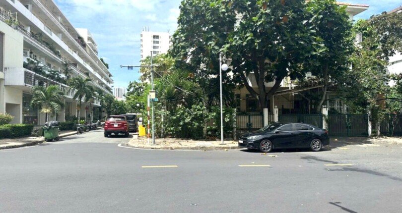 biet thu toa lac goc duong nguyen cao va my tu 3 quan 7 810x430 - Giá mua bán nhà Biệt thự nguyên căn góc đường Nguyễn Cao kdc Mỹ Tú 3 Quận 7 T2/2025