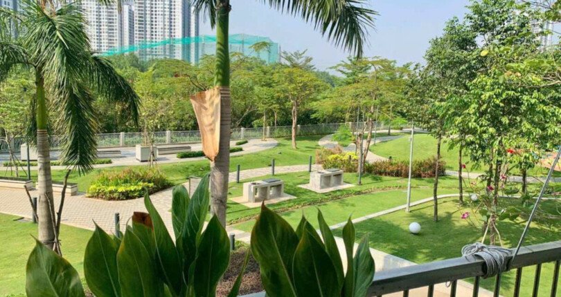 can ho ban lien ke cong vien 810x430 - Bán gấp căn hộ tầng trệt Ground House Riverpark Premier, diện tích 237m2, giá 30 tỷ