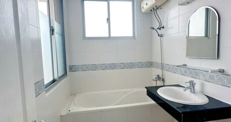 can ho co 3 toilet hoan thien nhu hinh 810x430 - Giá mua bán căn hộ Penthouse 3pn chung cư Park View Quận 7 t2/2025
