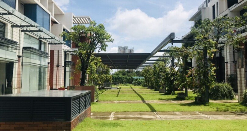 cong vien noi khu kdc 810x430 - Giá mua bán nhà Biệt thự nguyên căn kdc Galleria 18 Nguyễn Hữu Thọ Nhà Bè T2/2025