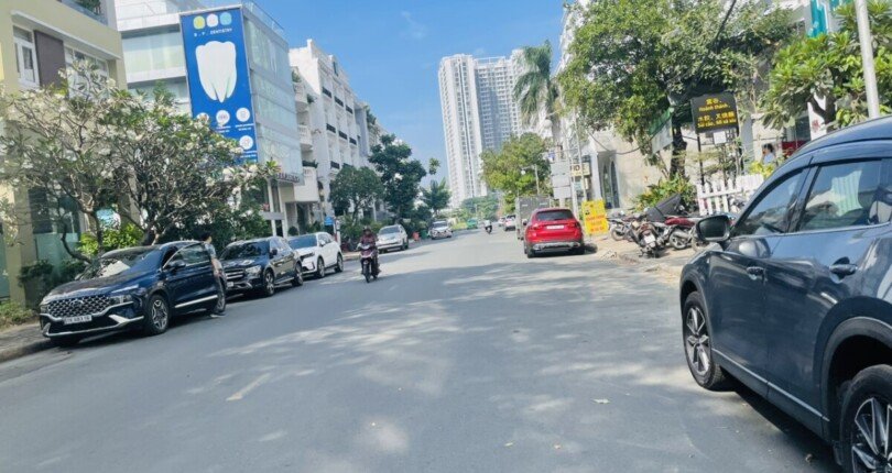 duong pham thai buong quan 7 810x430 - Giá cho thuê tòa nhà nguyên căn số 478 Phạm Thái Bường Quận 7 T2/2025