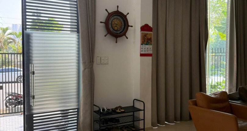 goc phong khach nha biet thu ban 810x430 - Giá mua bán nhà Biệt thự đơn lập nguyên căn góc đường Tân Phú Khu Nam Thông Phú Mỹ Hưng T2/2025