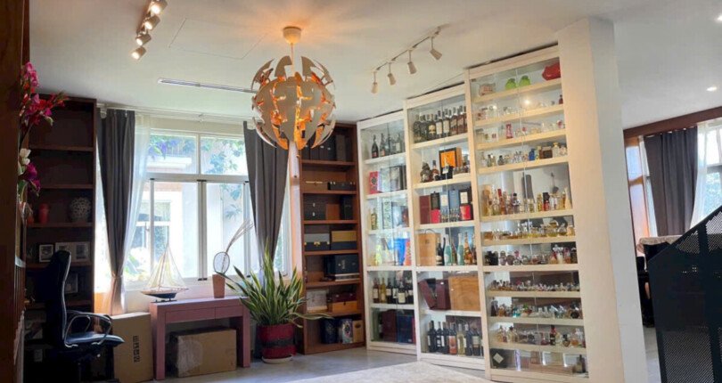 goc phong khach tang tret 810x430 - Giá mua bán nhà Biệt thự nguyên căn đường Nội khu Mỹ Gia 1 Quận 7 T2/2025