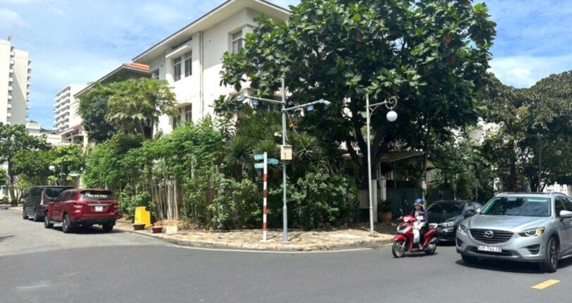 hinh anh mua ban nha biet thu nguyen can kdc my tu 3 quan 7 t2 2025 810x430 - Giá mua bán nhà Biệt thự nguyên căn góc đường Nguyễn Cao kdc Mỹ Tú 3 Quận 7 T2/2025