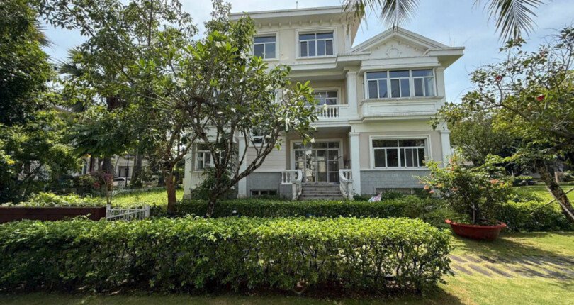 hinh anh mua ban nha biet thu nguyen can noi khu chateau quan 7 t3 2025 810x430 - Giá mua bán nhà Biệt thự đơn lập mặt đường Nội khu Chateau Quận 7 T3/2025