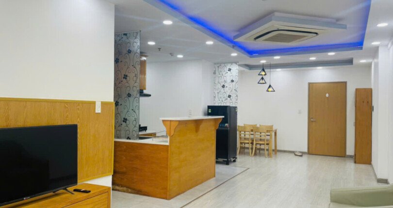hinh anh phong khach can ho ban 810x430 - Cho thuê căn hộ chung cư Scenic Valley 2, 77m2, giá 17tr/tháng, nội thất đầy đủ, xem nhà dễ.