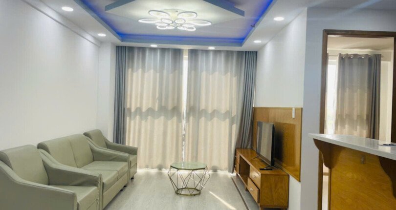 hinh anh phong khach can ho can ban 810x430 - Bán căn hộ tầng sân vườn chung cư Scenic Valley 2, diện tích 77m2 , giá 5.6 tỷ, đầy đủ nội thất, xem nhà dễ.