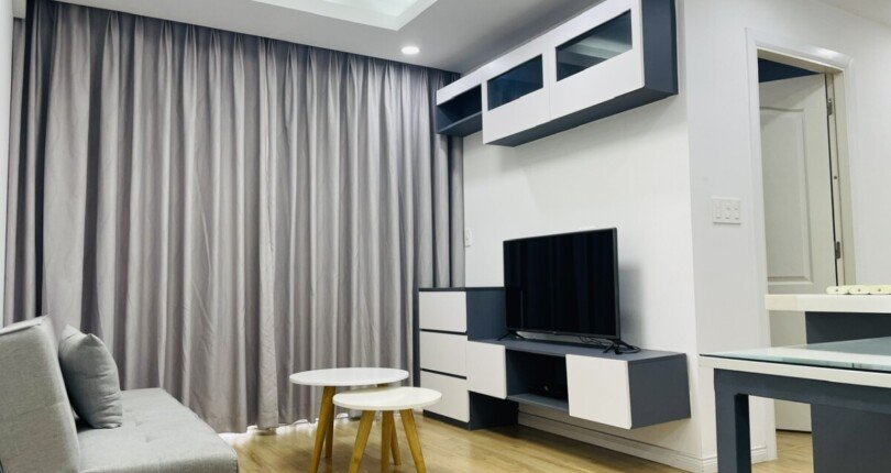hinh anh phong khach can ho cho thue 1 810x430 - Cho thuê căn hộ chung cư Scenic Valley 1, 02pn, giá 18tr/tháng, nội thất đầy đủ, xem nhà dễ.