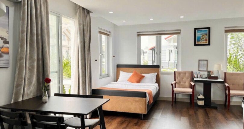 khach san co 17 phong rong rai 810x430 - Giá mua bán tòa nhà Khách sạn Paragon 17 phòng Nội khu Hưng Phước 4 Quận 7 T2/2025