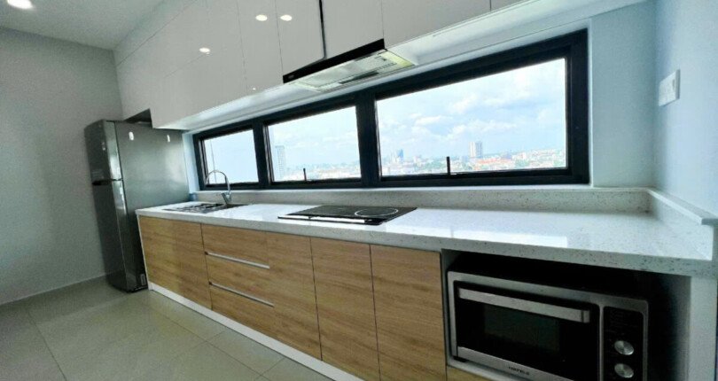 khong gian bep rong rai 5 810x430 - Giá mua bán căn hộ 2pn Block A căn 06 chung cư Hưng Phúc Premier Quận 7 T2/2025