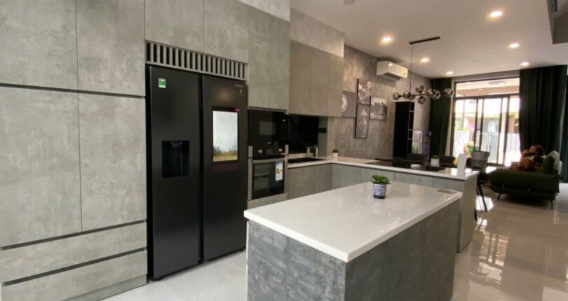 khong gian bep rong rai 810x430 - Giá mua bán nhà nguyên căn mặt Đường số 5 kdc Lavila giai đoạn 2 Nhà Bè T2/2025